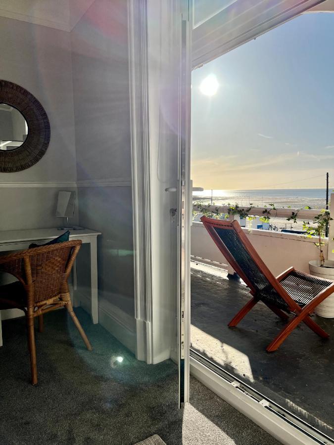 A View Of The Bay- Panoramic Sea Views- Sleeps 4 Appartement Westgate-on-Sea Buitenkant foto