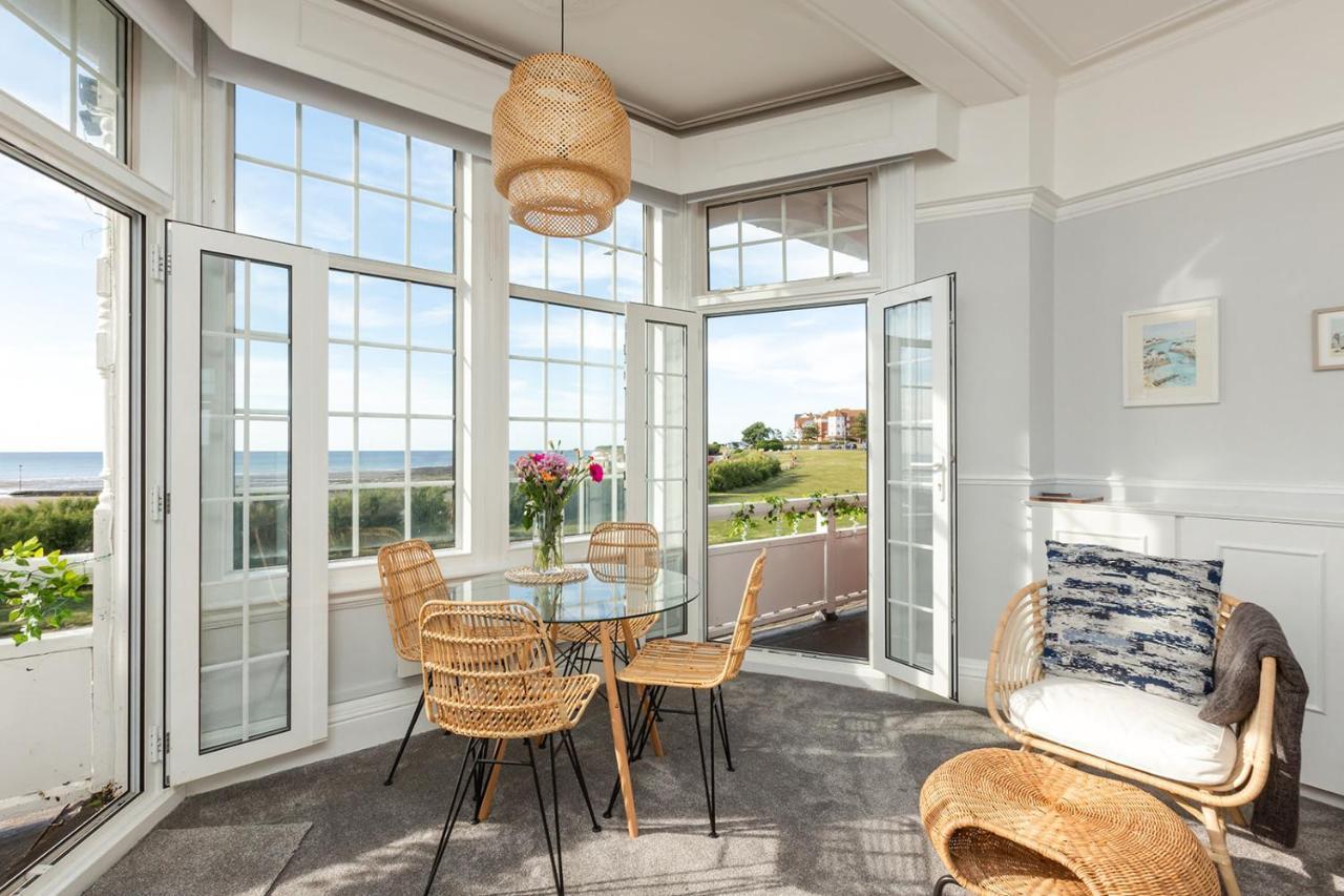A View Of The Bay- Panoramic Sea Views- Sleeps 4 Appartement Westgate-on-Sea Buitenkant foto