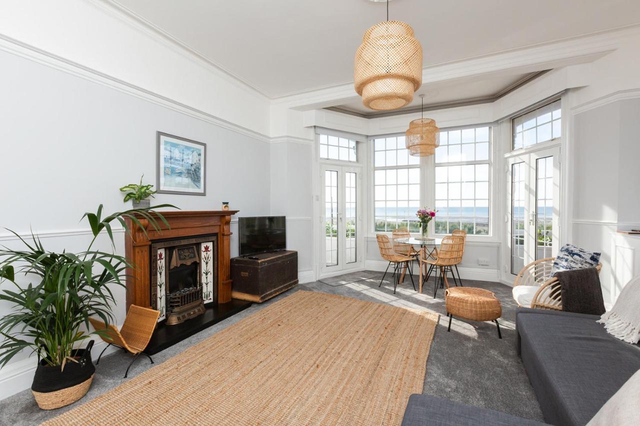 A View Of The Bay- Panoramic Sea Views- Sleeps 4 Appartement Westgate-on-Sea Buitenkant foto