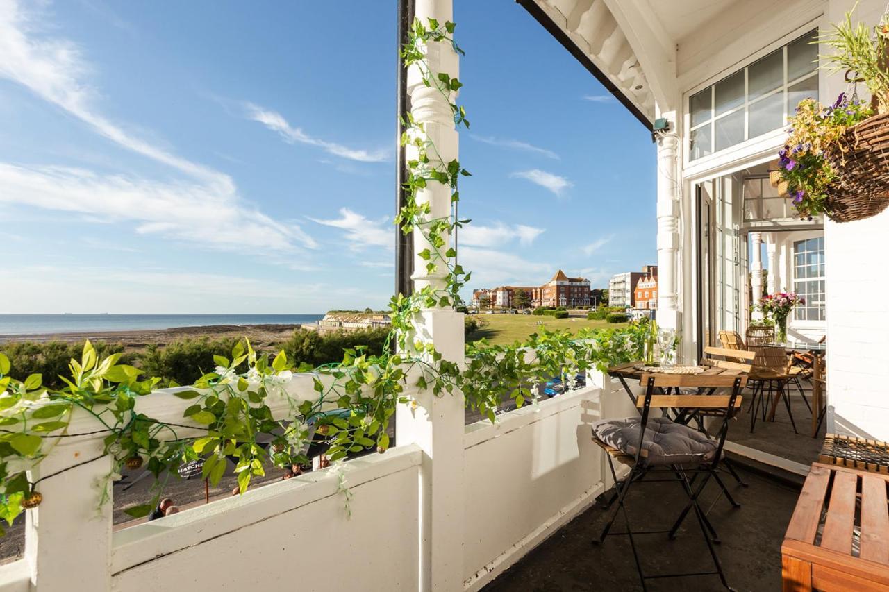 A View Of The Bay- Panoramic Sea Views- Sleeps 4 Appartement Westgate-on-Sea Buitenkant foto
