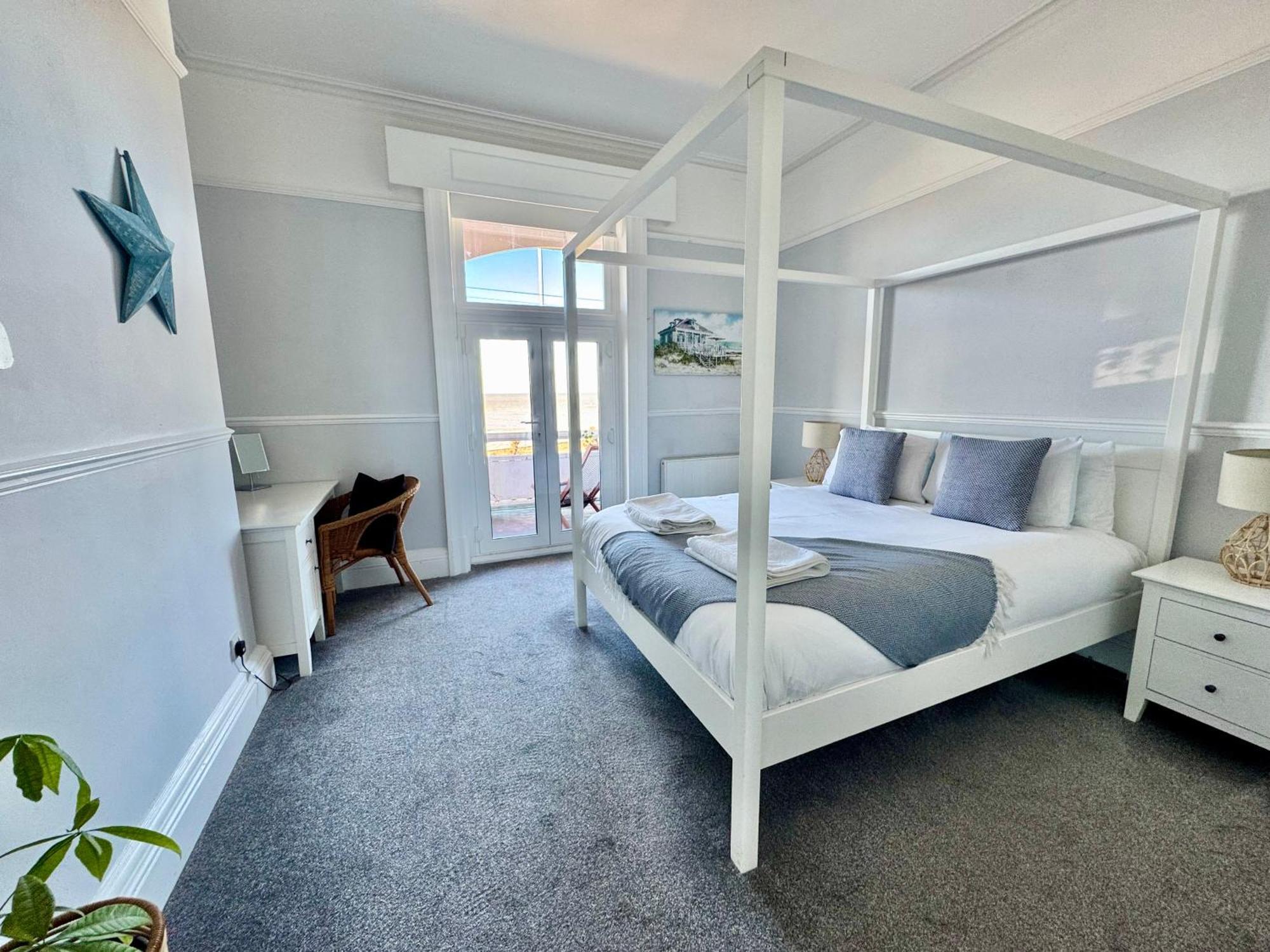 A View Of The Bay- Panoramic Sea Views- Sleeps 4 Appartement Westgate-on-Sea Buitenkant foto
