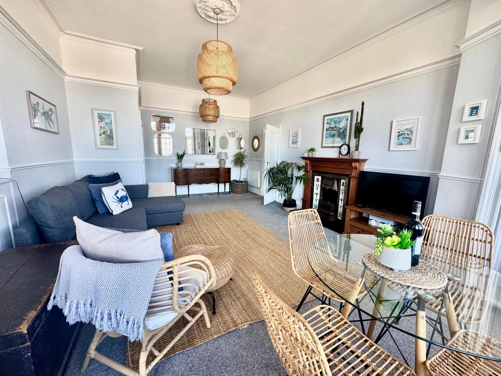 A View Of The Bay- Panoramic Sea Views- Sleeps 4 Appartement Westgate-on-Sea Buitenkant foto